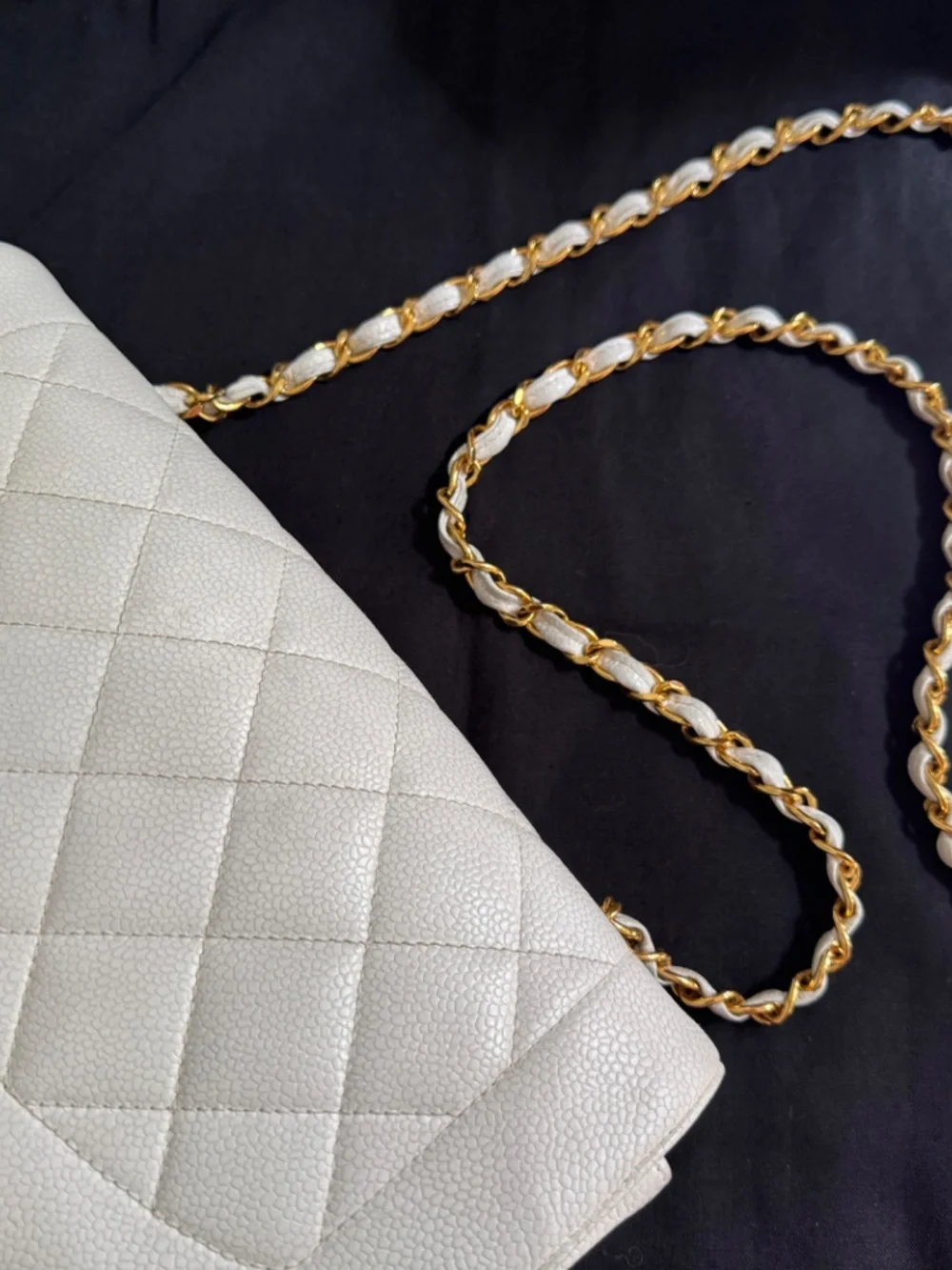 Vintage Medium White Chanel Diana Caviar